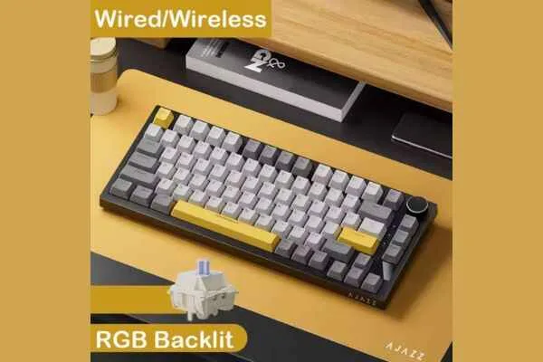 تصميم AJAZZ AK820 Pro مع إضاءة RGB ليلاً