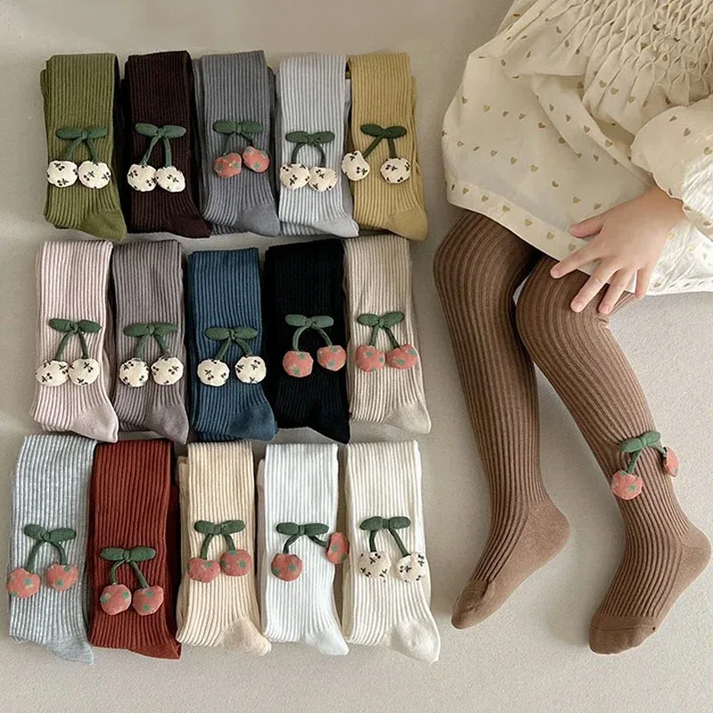 جوارب طويلة للأطفال بتصميم كوري جذاب