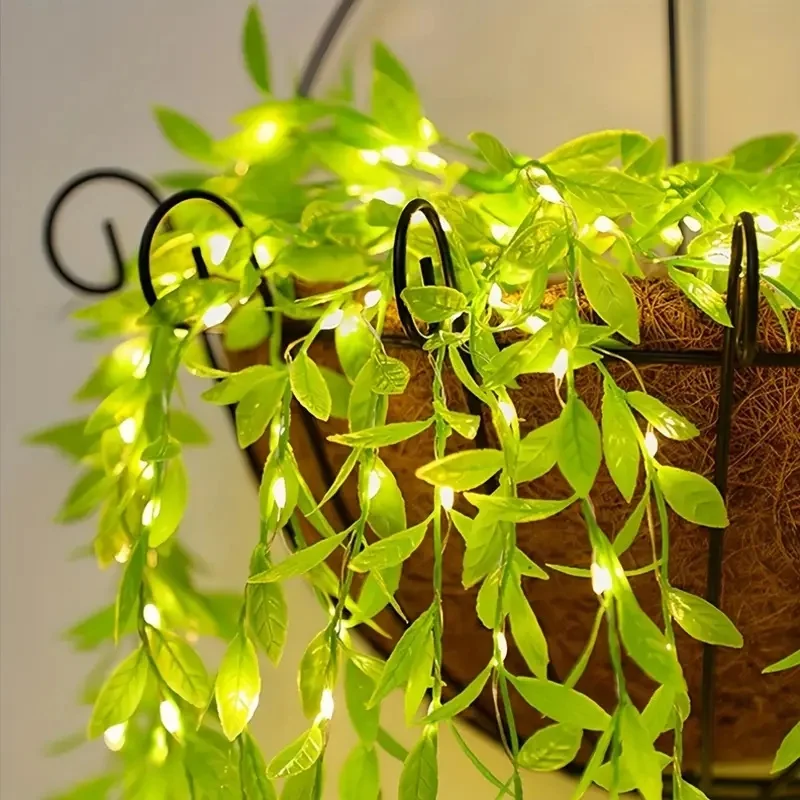 إكليل ورق أخضر مزود بأضواء LED